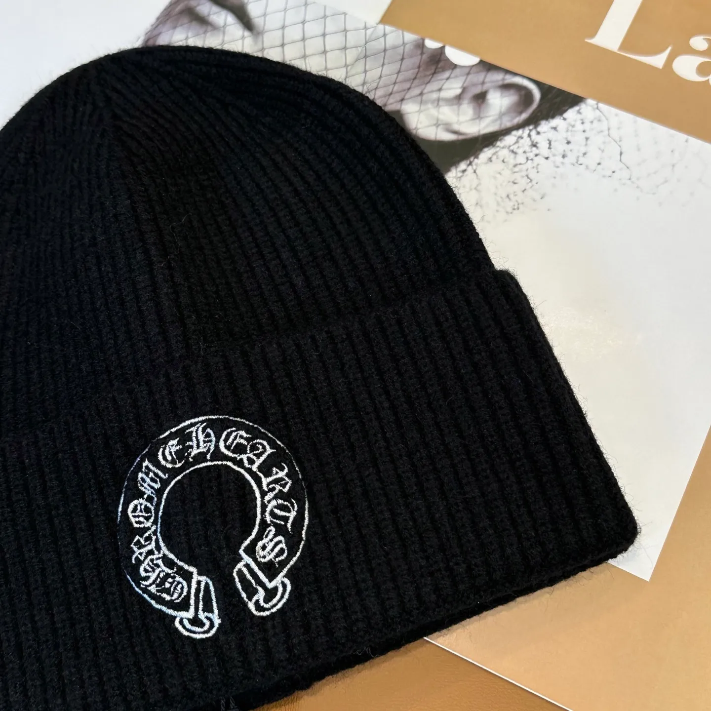 P50 🤍Chrome hearts new autumn and winter embroidered cross knitted hat🧶 One of the must-have hats in autumn and winter~ It really looks good on whoever wears it~, it is also a perfect match in black and white and gray in autumn~